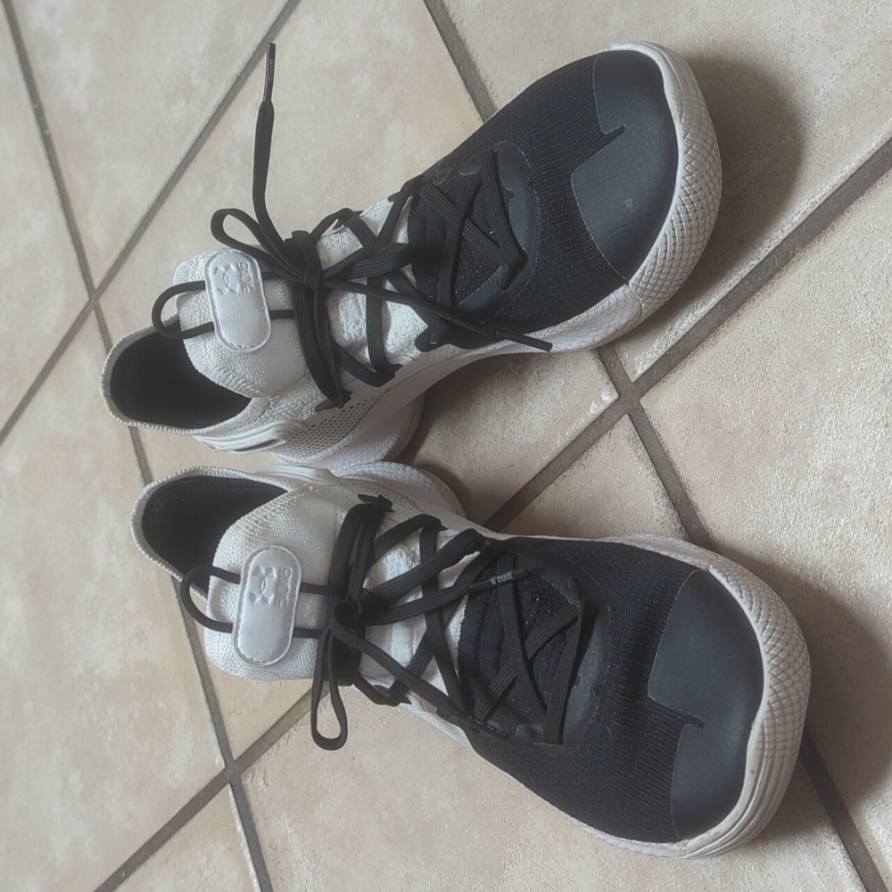 🎉HP🎉 Under Armour Curry 4's Size 7 Youth Black White Basketball Shoes - Picture 4 of 6